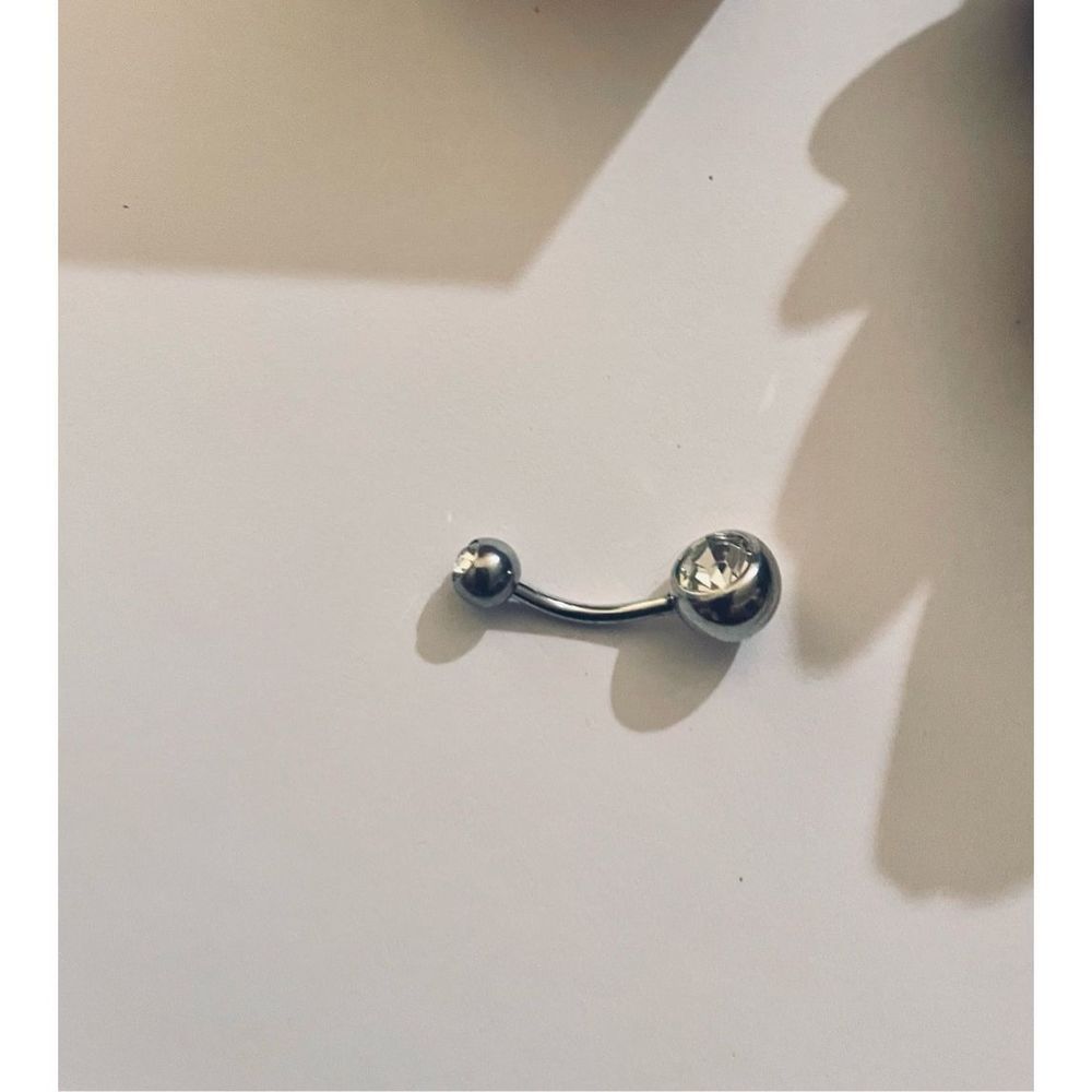 BLING WHITE SAPPHIRE SILVER BELLY RING - Picture 4 of 6